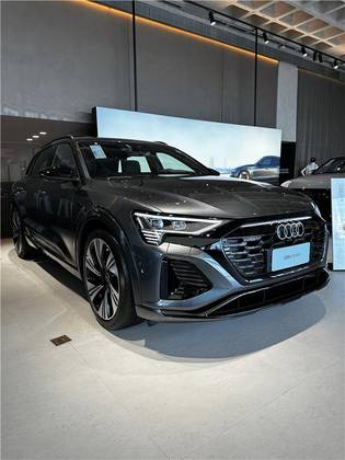 AUDI Q8 E-TRON 55 ELÉTRICO PERFORMANCE BLACK QUATTRO