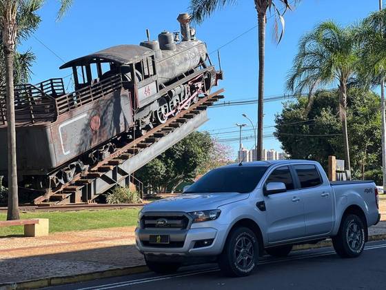 FORD RANGER 2.2 XLS 4X4 CD 16V DIESEL 4P AUTOMÁTICO