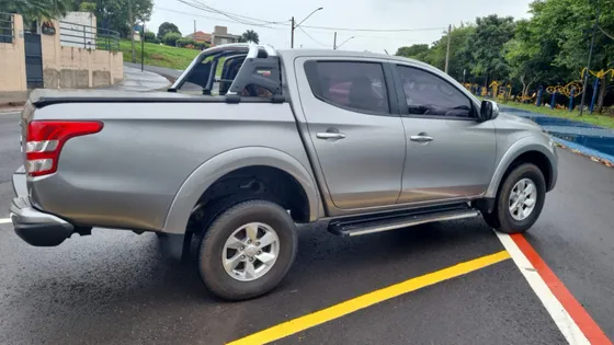 MITSUBISHI L200 TRITON 2.4 16V TURBO DIESEL SPORT HPE-S CD 4P 4X4 AUTOMÁTICO