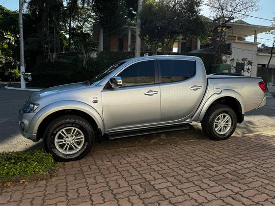 MITSUBISHI L200 TRITON 3.5 HPE 4X4 CD V6 24V FLEX 4P AUTOMÁTICO