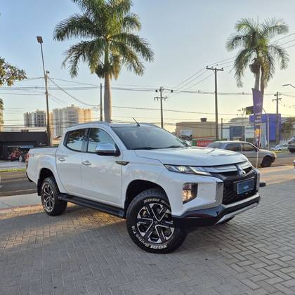 MITSUBISHI L200 TRITON 2.4 16V TURBO DIESEL SPORT HPE-S CD 4P 4X4 AUTOMÁTICO