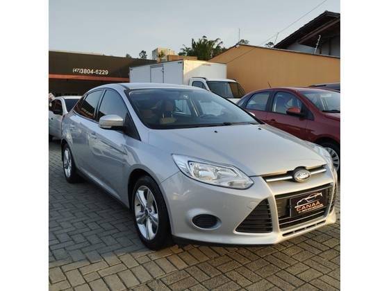 FORD FOCUS 2.0 SE PLUS SEDAN 16V FLEX 4P AUTOMÁTICO