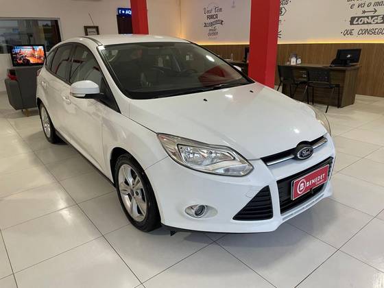 FORD FOCUS 1.6 SE SEDAN 16V FLEX 4P POWERSHIFT