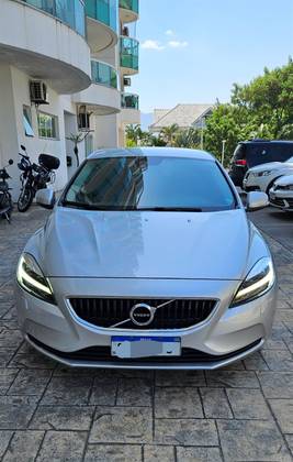 VOLVO V40 2.0 T4 MOMENTUM GASOLINA 4P AUTOMÁTICO