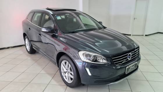 VOLVO XC60 2.4 D5 MOMENTUM DIESEL AWD 4P AUTOMÁTICO