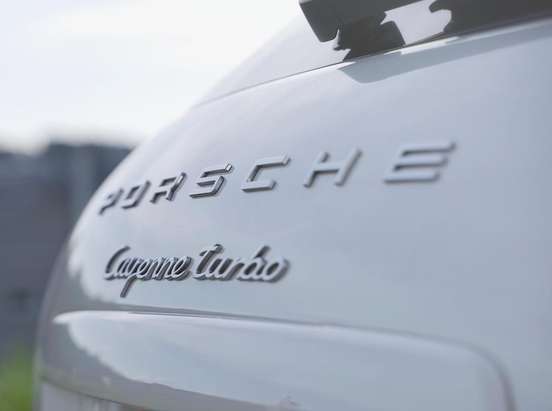 PORSCHE-CAYENNE-2011