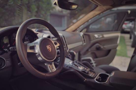 PORSCHE-CAYENNE-2011