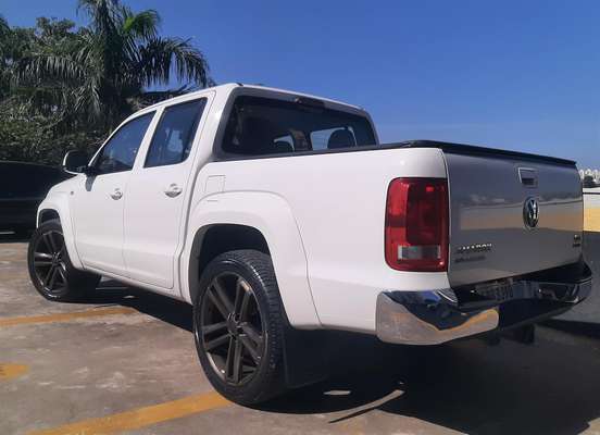 VOLKSWAGEN-AMAROK-2015
