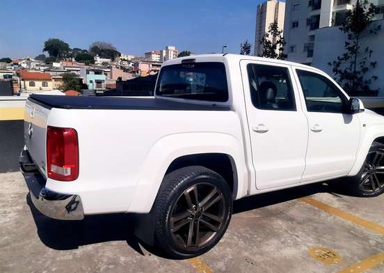 VOLKSWAGEN-AMAROK-2015