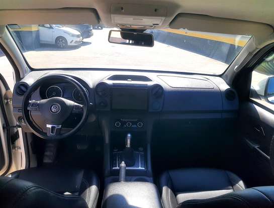 VOLKSWAGEN-AMAROK-2015