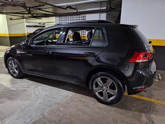 VOLKSWAGEN-GOLF-2014