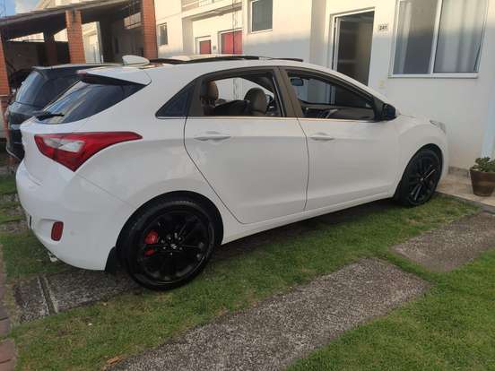HYUNDAI-I30-1.8 MPI 16V GASOLINA 4P AUTOMATICO HYUNDAI-I30-2015