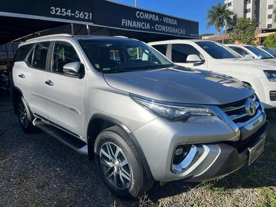 TOYOTA HILUX 2.8 SRX 4X4 CD 16V DIESEL 4P AUTOMÁTICO