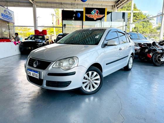 VOLKSWAGEN POLO SEDAN 1.6 8V GASOLINA 4P MANUAL