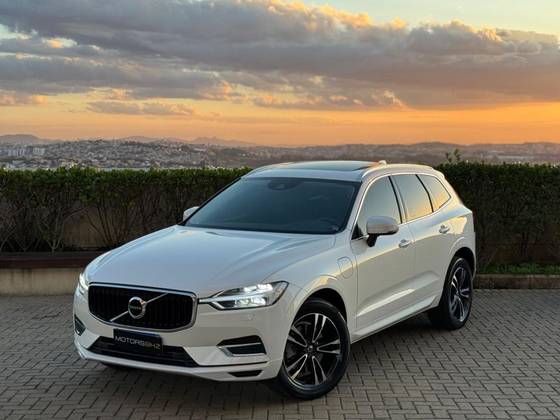 VOLVO XC60 2.0 T8 HYBRID MOMENTUM AWD GEARTRONIC