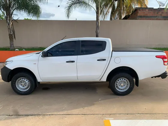 MITSUBISHI L200 TRITON 2.4 16V TURBO DIESEL OUTDOOR GLX CD 4X4 MANUAL