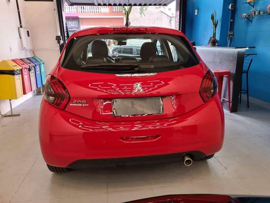 PEUGEOT-208-2016