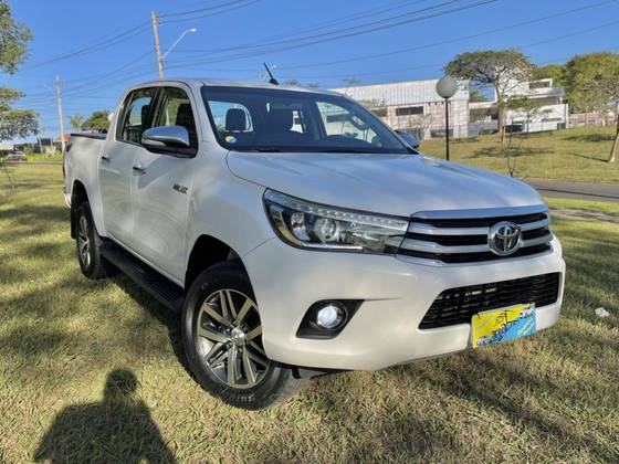 TOYOTA HILUX 2.8 SRX 4X4 CD 16V DIESEL 4P AUTOMÁTICO