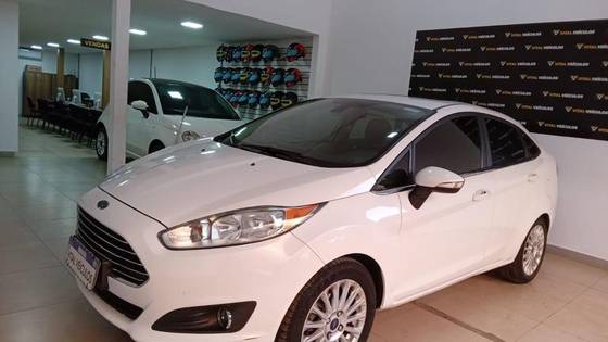 FORD FIESTA 1.6 TITANIUM PLUS SEDAN 16V FLEX 4P POWERSHIFT