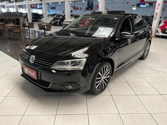 VOLKSWAGEN JETTA 2.0 COMFORTLINE FLEX 4P MANUAL