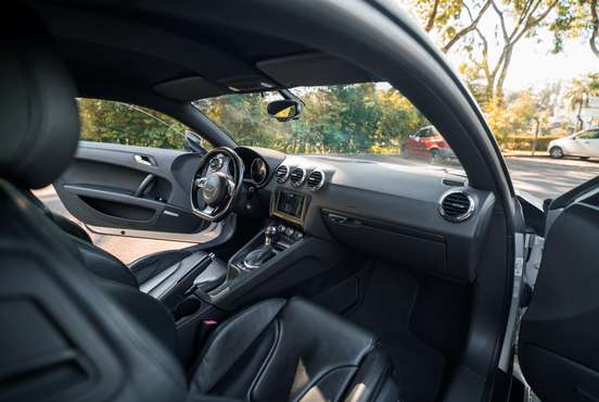 AUDI-TT-2010
