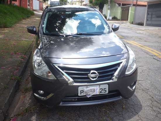 NISSAN-VERSA-2016