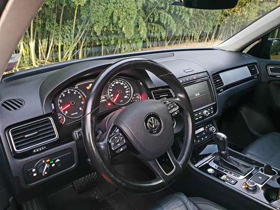 VOLKSWAGEN-TOUAREG-2017