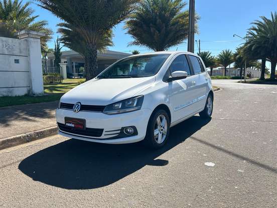 VOLKSWAGEN-FOX-2015