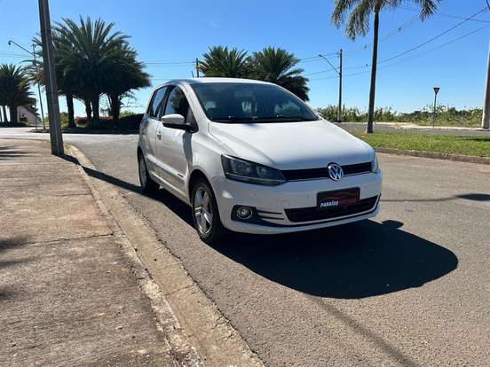 VOLKSWAGEN-FOX-2015
