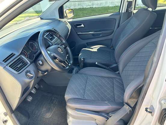 VOLKSWAGEN-FOX-2015