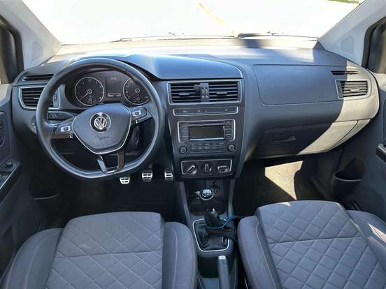 VOLKSWAGEN-FOX-2015