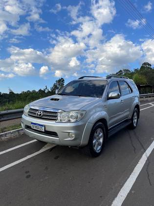 TOYOTA HILUX SW4 3.0 SRV 4X4 7 LUGARES 16V TURBO INTERCOOLER DIESEL 4P AUTOMÁTICO