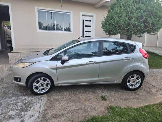 FORD FIESTA 1.6 SE HATCH 16V FLEX 4P POWERSHIFT