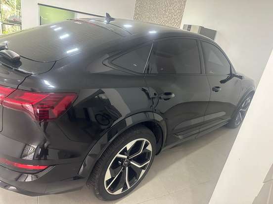 AUDI-E-TRON-2021