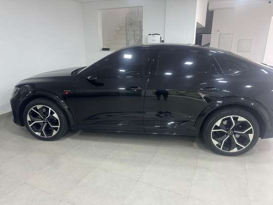 AUDI-E-TRON-2021
