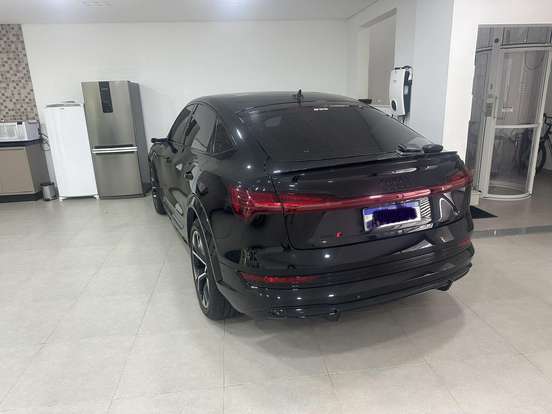 AUDI-E-TRON-2021