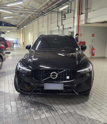 VOLVO-XC60-2023