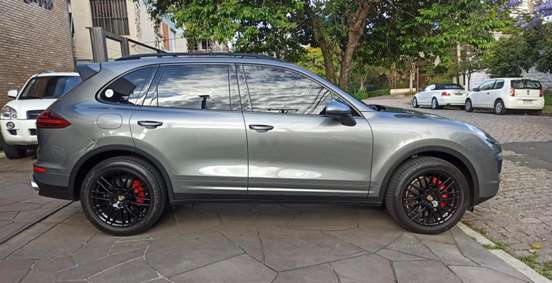 PORSCHE-CAYENNE-2016