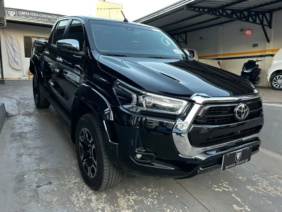 TOYOTA HILUX 2.8 D-4D TURBO DIESEL CD SRX PLUS 4X4 AUTOMÁTICO