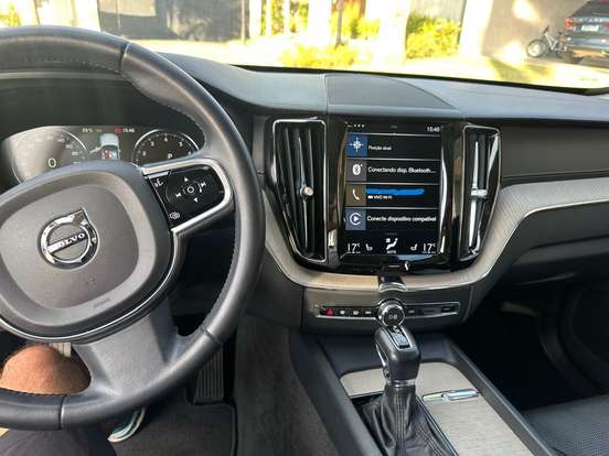 VOLVO-XC60-2018