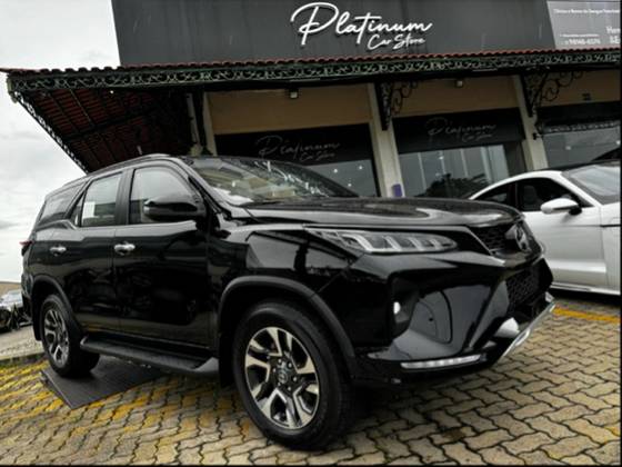 TOYOTA HILUX SW4 2.8 D-4D TURBO DIESEL DIAMOND 7L 4X4 AUTOMÁTICO