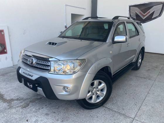 TOYOTA HILUX SW4 3.0 SRV 4X4 7 LUGARES 16V TURBO INTERCOOLER DIESEL 4P AUTOMÁTICO