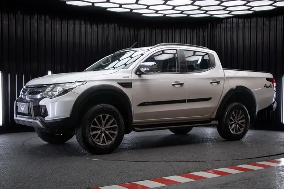 MITSUBISHI L200 TRITON 2.4 16V TURBO DIESEL OUTDOOR HPE-S CD 4X4 AUTOMÁTICO