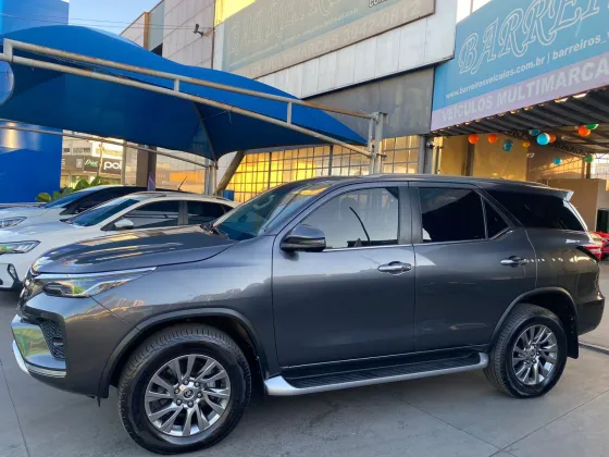 TOYOTA HILUX SW4 2.8 D-4D TURBO DIESEL SRX 4X4 AUTOMÁTICO