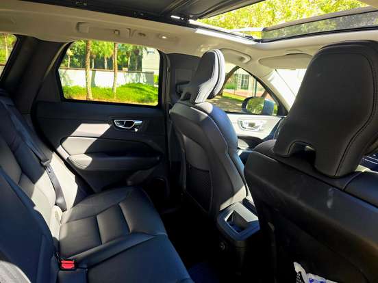 VOLVO-XC60-2023