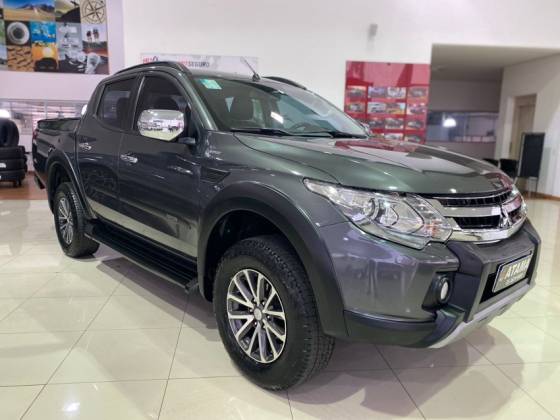 MITSUBISHI L200 TRITON 2.4 16V TURBO DIESEL OUTDOOR HPE-S CD 4X4 AUTOMÁTICO