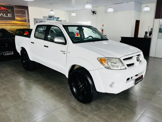 TOYOTA HILUX 2.5 STD 4X4 CD 16V TURBO DIESEL 4P MANUAL