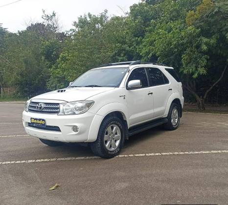 TOYOTA HILUX SW4 3.0 SRV 4X4 7 LUGARES 16V TURBO INTERCOOLER DIESEL 4P AUTOMÁTICO