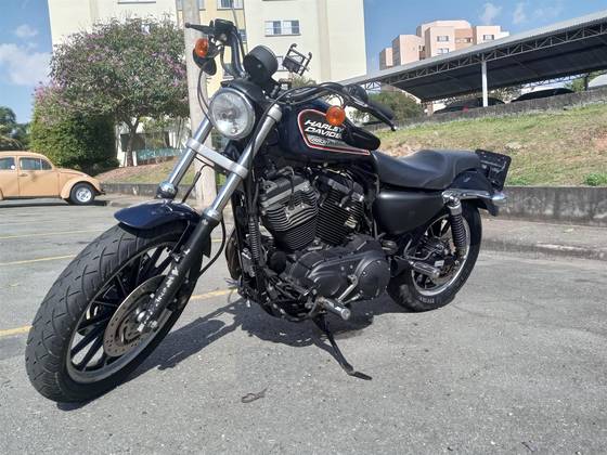 HARLEY-DAVIDSON SPORTSTER XL 883 R 
