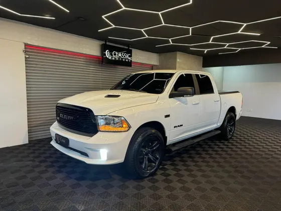 RAM CLASSIC 5.7 V8 GASOLINA LARAMIE NIGHT EDITION CD 4X4 AUTOMÁTICO